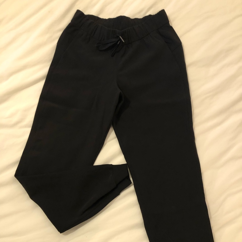 Lululemon on the fly jogger